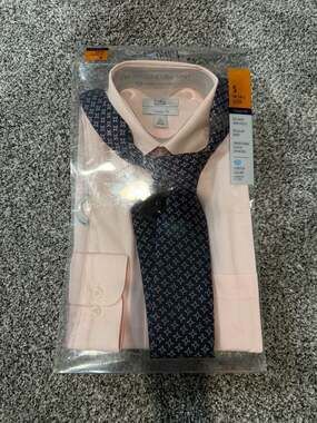 Croft & Barrow Men's Pink Classic Fit Dress Shirt and Tie Set Size 14-14.5 32/33